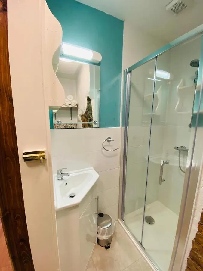 3 Bed Apartment/Explore The Area/Enjoy Our Pub Galway Apartment