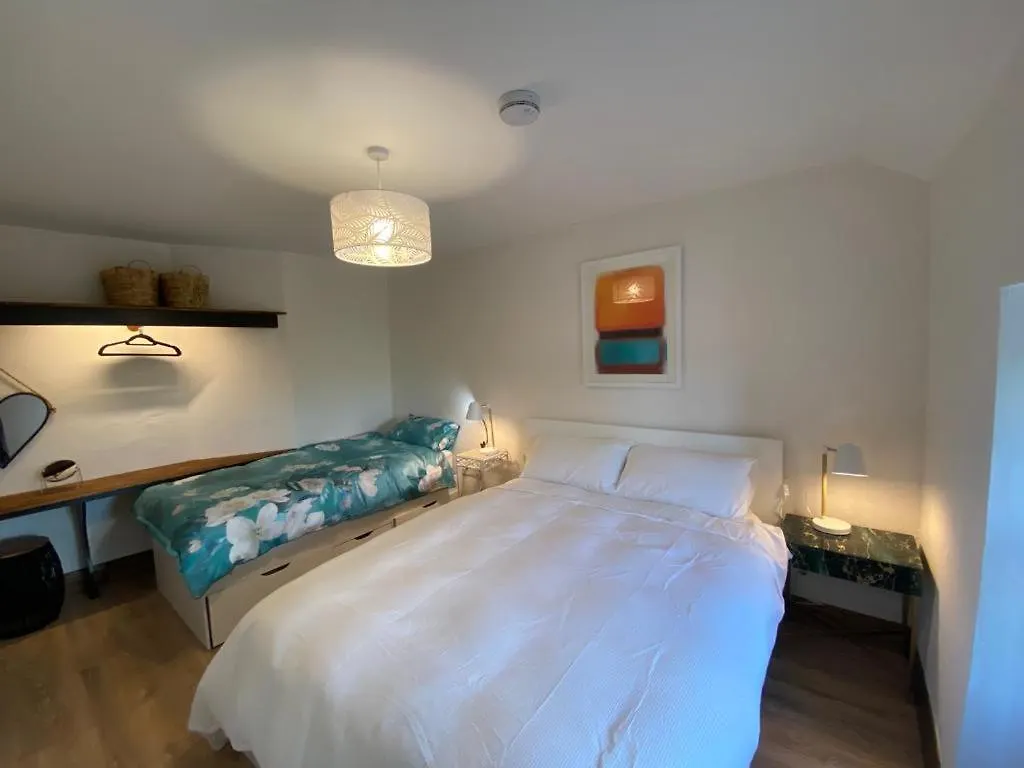 Apartment 3 Bed Apartment/Explore The Area/Enjoy Our Pub Galway